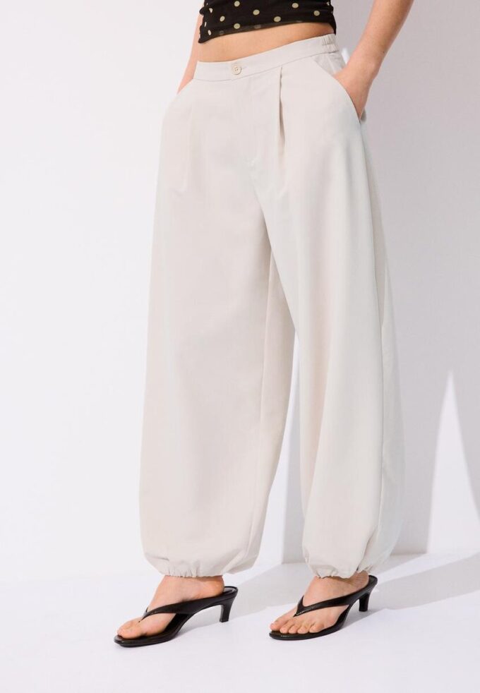Pantaloni Balloon Fit, cu croială elegantă, largă