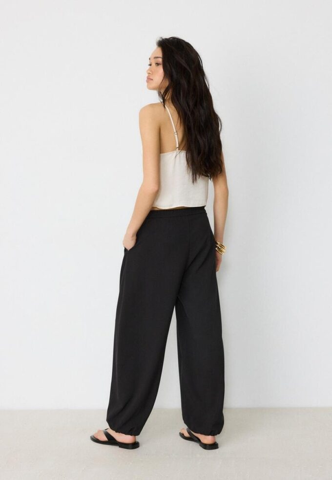 Pantaloni Balloon Fit, cu croială elegantă, largă