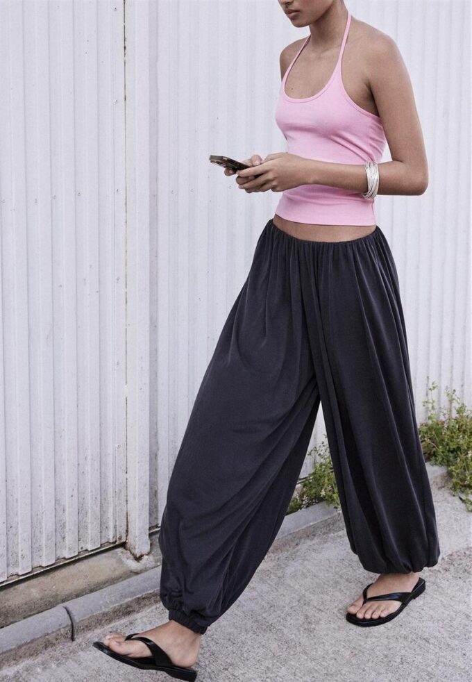 Pantaloni balon fluizi Soft-Touch, cu textură moale Pantaloni balon fluizi Soft-Touch, cu textură moale