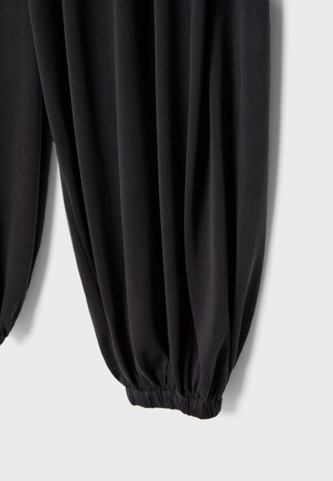 Pantaloni balon fluizi Soft-Touch, cu textură moale Pantaloni balon fluizi Soft-Touch, cu textură moale