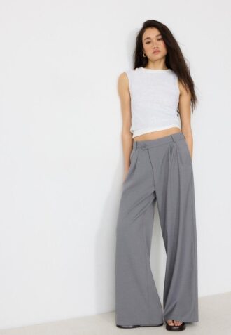 Pantaloni casual eleganți cu dungi și talie încrucișată