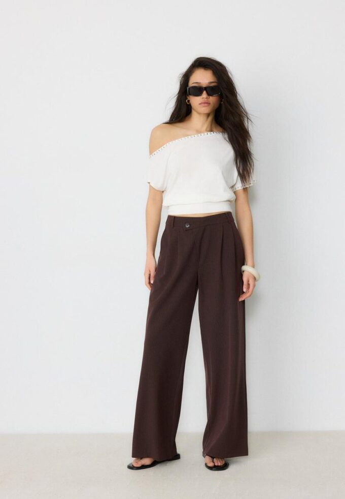 Pantaloni casual eleganți cu dungi și talie încrucișată