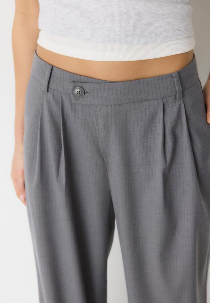 Pantaloni casual eleganți cu dungi și talie încrucișată