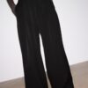 Pantaloni croiți cu croi larg și pense
