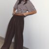 Pantaloni croiți cu croi larg și pense