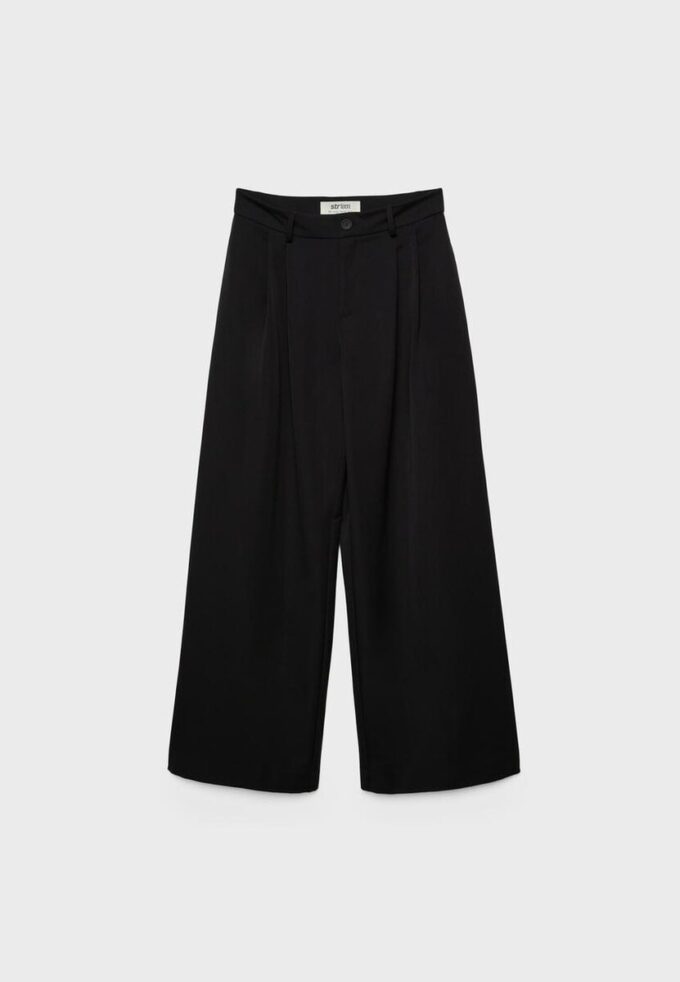 Pantaloni croiți cu croi larg și pense