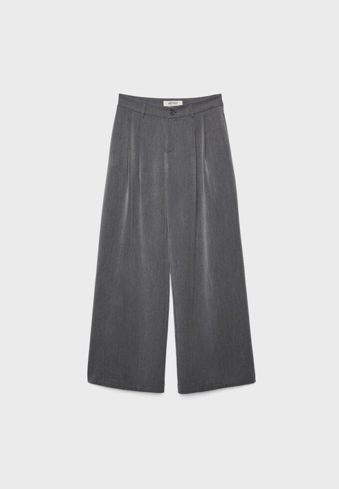 Pantaloni croiți cu croi larg și pense