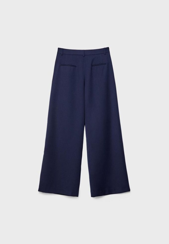 Pantaloni croiți cu croi larg și pense