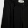Pantaloni croiți cu croi larg și pense