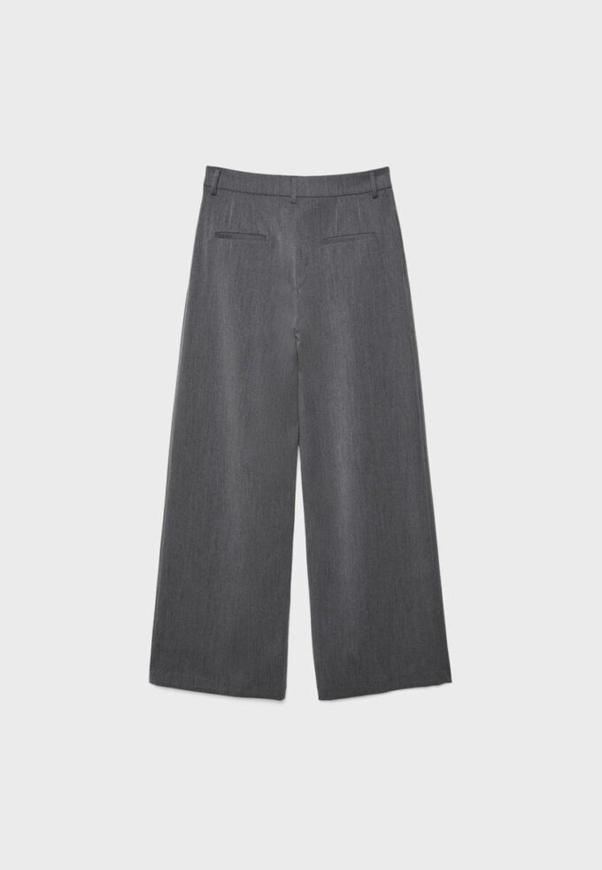 Pantaloni croiți cu croi larg și pense
