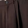 Pantaloni croiți cu croi larg și pense