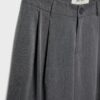 Pantaloni croiți cu croi larg și pense