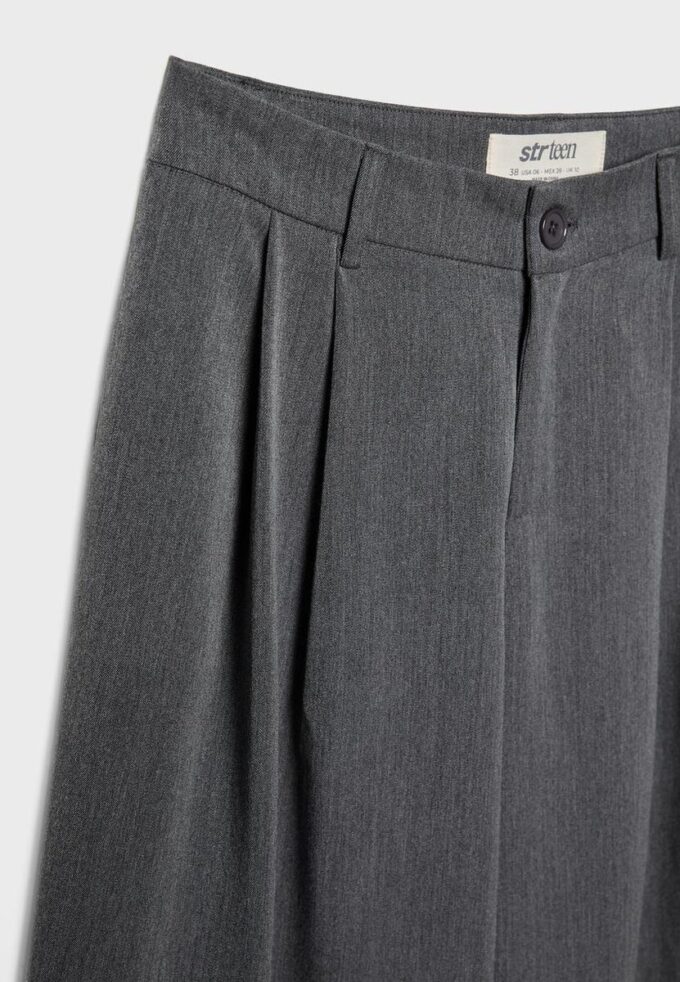 Pantaloni croiți cu croi larg și pense