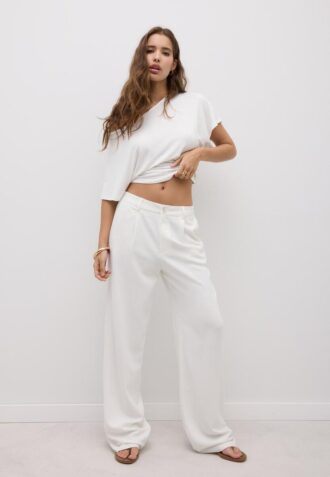 Pantaloni cu croi drept, aspect de in