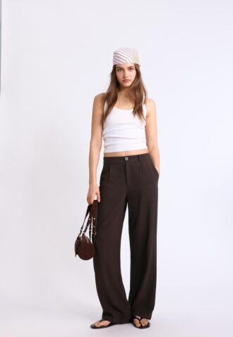 Pantaloni cu croi drept, aspect de in