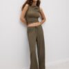 Pantaloni cu croi drept și efect de șifonare