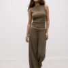 Pantaloni cu croi drept și efect de șifonare