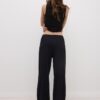 Pantaloni cu croi drept și efect de șifonare