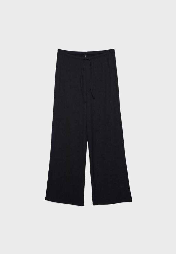 Pantaloni cu croi drept și efect de șifonare