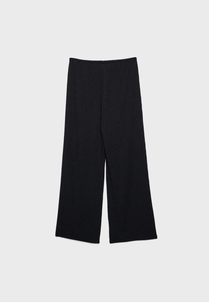 Pantaloni cu croi drept și efect de șifonare