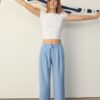 Pantaloni cu croi larg și detaliu cu cataramă Pantaloni cu croi larg și detaliu cu cataramă