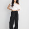 Pantaloni cu croi larg și detaliu cu cataramă Pantaloni cu croi larg și detaliu cu cataramă