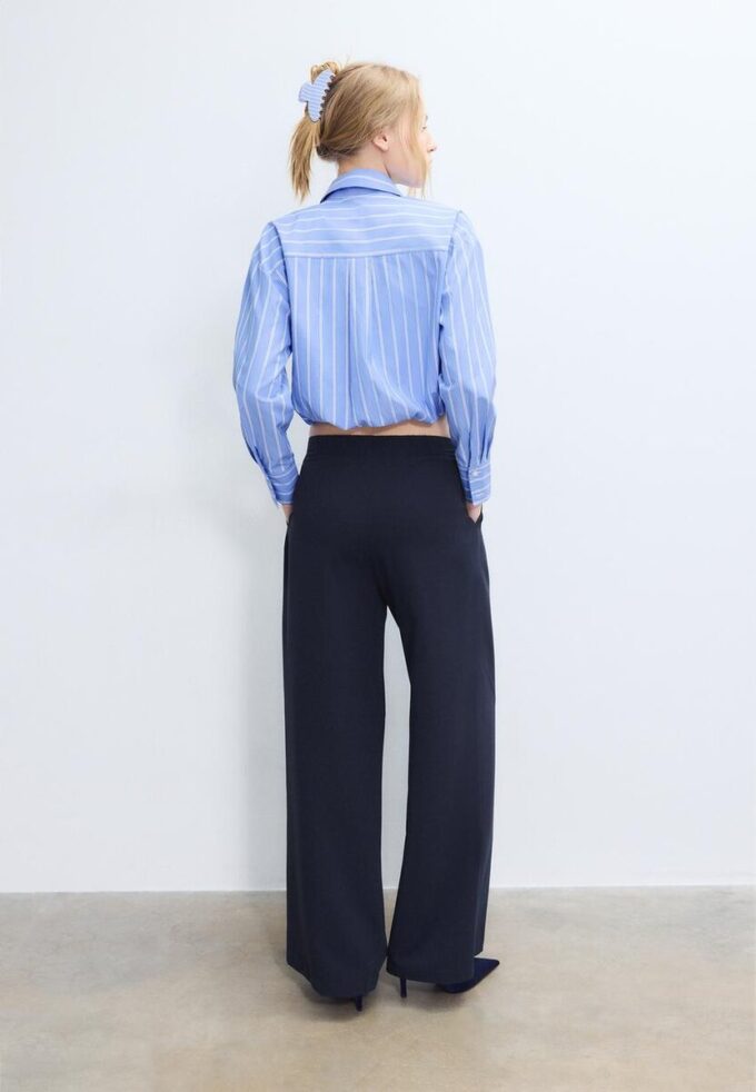 Pantaloni cu croi larg și detaliu cu cataramă Pantaloni cu croi larg și detaliu cu cataramă
