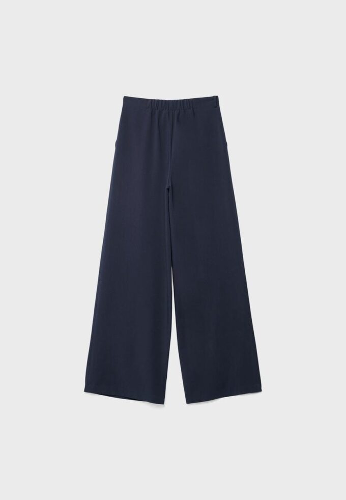 Pantaloni cu croi larg și detaliu cu cataramă Pantaloni cu croi larg și detaliu cu cataramă