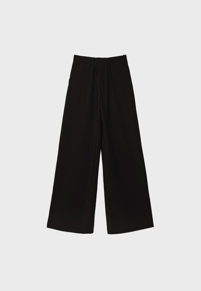 Pantaloni cu croi larg și detaliu cu cataramă Pantaloni cu croi larg și detaliu cu cataramă