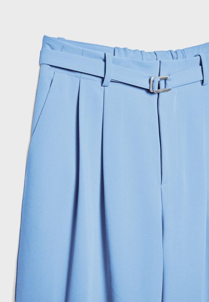 Pantaloni cu croi larg și detaliu cu cataramă Pantaloni cu croi larg și detaliu cu cataramă