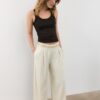 Pantaloni din satin cu detalii din lanț Pantaloni din satin cu detalii din lanț