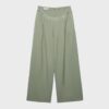 Pantaloni din satin cu pense și curea cu lanț Pantaloni din satin cu pense și curea cu lanț