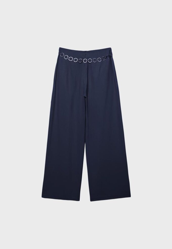 Pantaloni din satin cu pense și curea cu lanț Pantaloni din satin cu pense și curea cu lanț