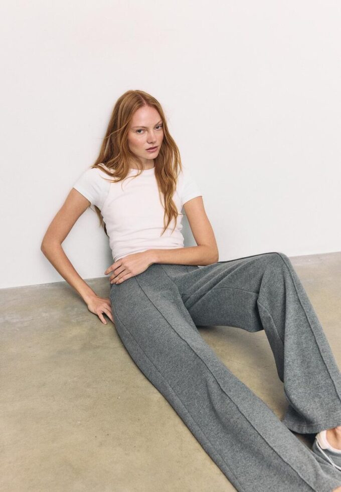 Pantaloni din tricot cu detalii de cusături Pantaloni din tricot cu detalii de cusături