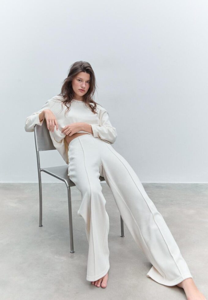 Pantaloni din tricot cu detalii de cusături Pantaloni din tricot cu detalii de cusături
