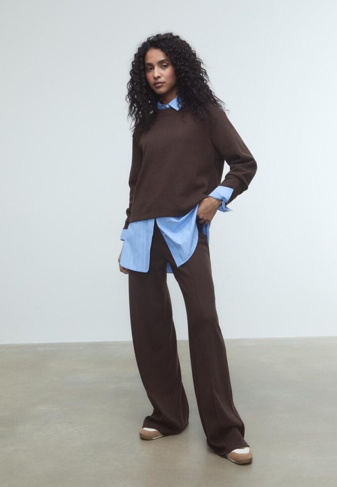 Pantaloni din tricot cu detalii de cusături Pantaloni din tricot cu detalii de cusături