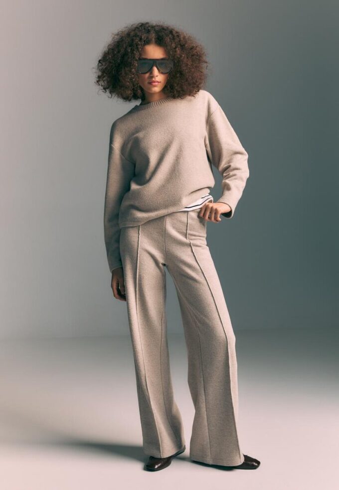 Pantaloni din tricot cu detalii de cusături Pantaloni din tricot cu detalii de cusături