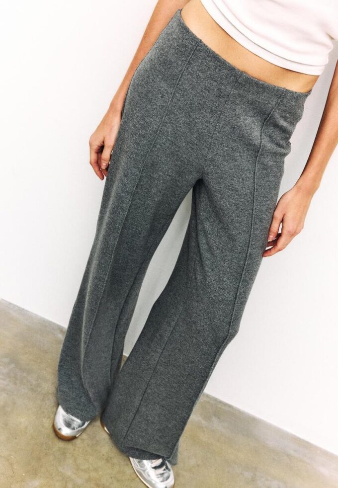 Pantaloni din tricot cu detalii de cusături Pantaloni din tricot cu detalii de cusături