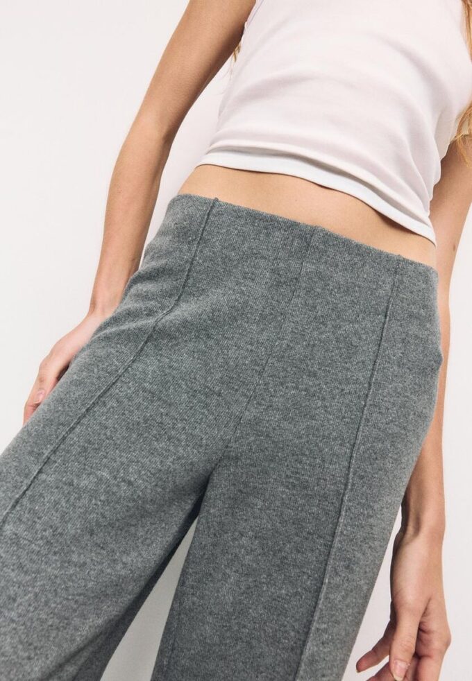 Pantaloni din tricot cu detalii de cusături Pantaloni din tricot cu detalii de cusături