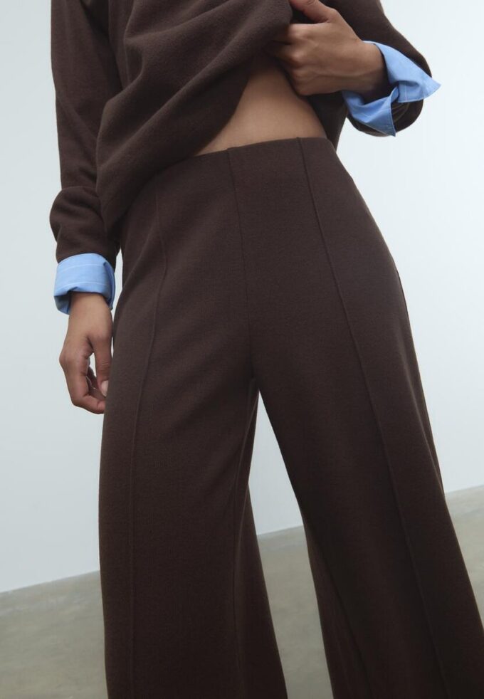 Pantaloni din tricot cu detalii de cusături Pantaloni din tricot cu detalii de cusături