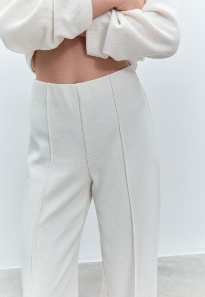 Pantaloni din tricot cu detalii de cusături Pantaloni din tricot cu detalii de cusături