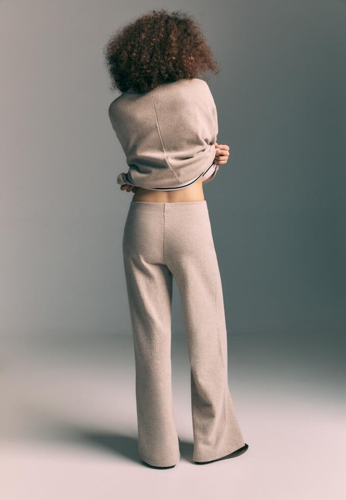 Pantaloni din tricot cu detalii de cusături Pantaloni din tricot cu detalii de cusături