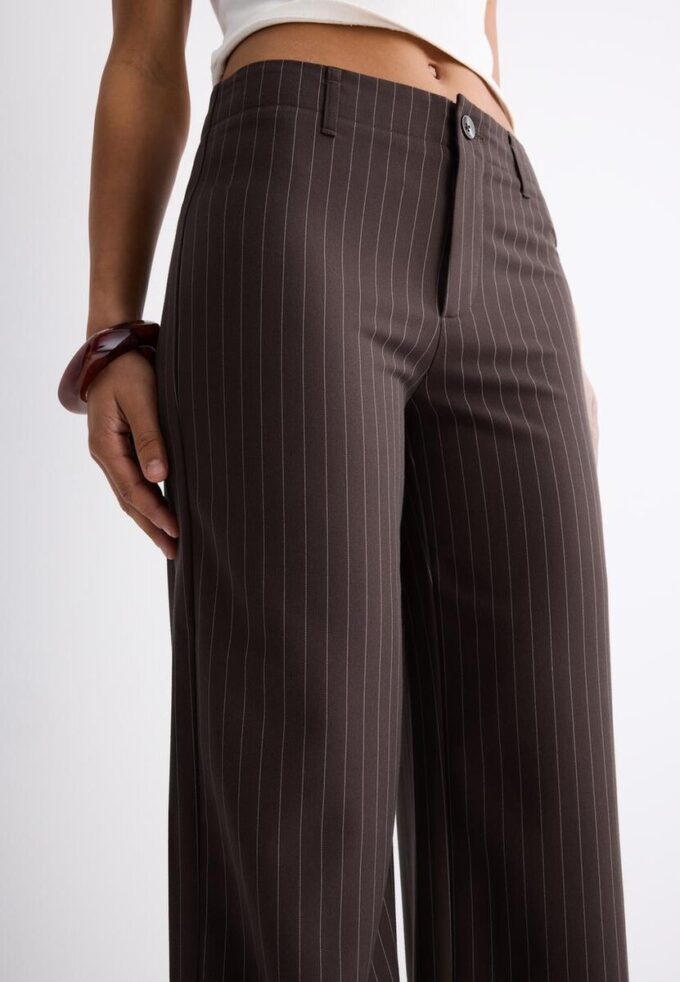 Pantaloni drepți cu croială slim