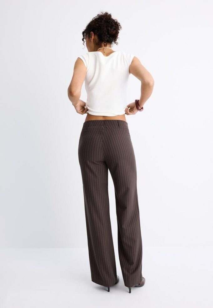 Pantaloni drepți cu croială slim