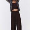 Pantaloni eleganți cu croi drept și pense Pantaloni eleganți cu croi drept și pense