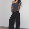 Pantaloni eleganți cu croi drept și pense Pantaloni eleganți cu croi drept și pense