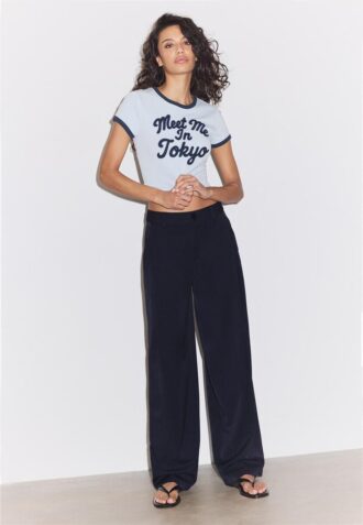 Pantaloni eleganți cu croi drept și pense Pantaloni eleganți cu croi drept și pense