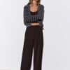 Pantaloni eleganți cu croi drept și pense Pantaloni eleganți cu croi drept și pense
