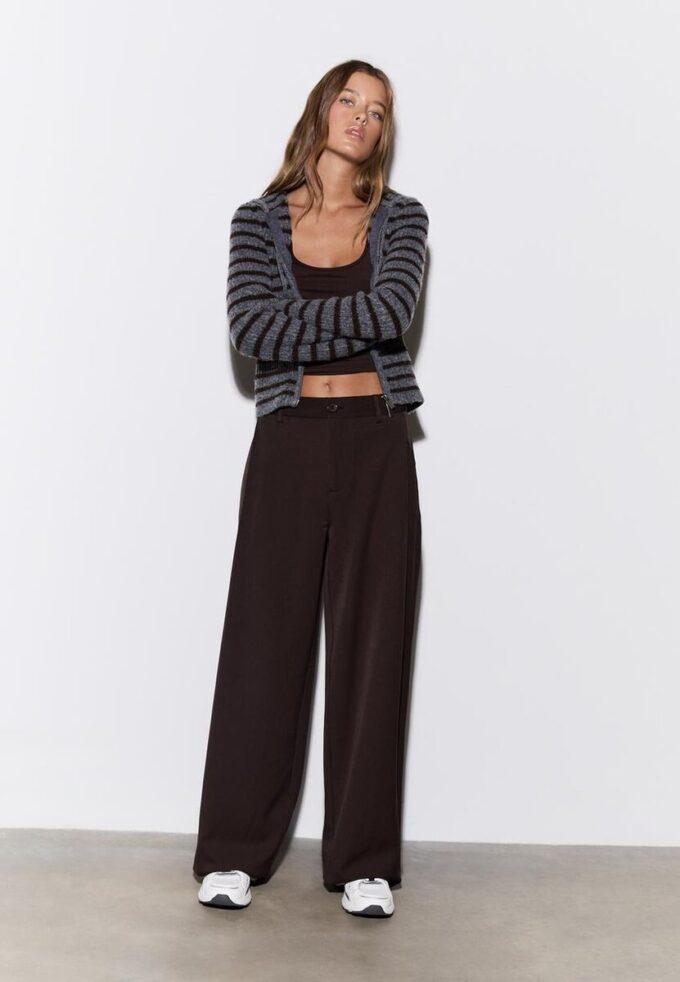 Pantaloni eleganți cu croi drept și pense Pantaloni eleganți cu croi drept și pense