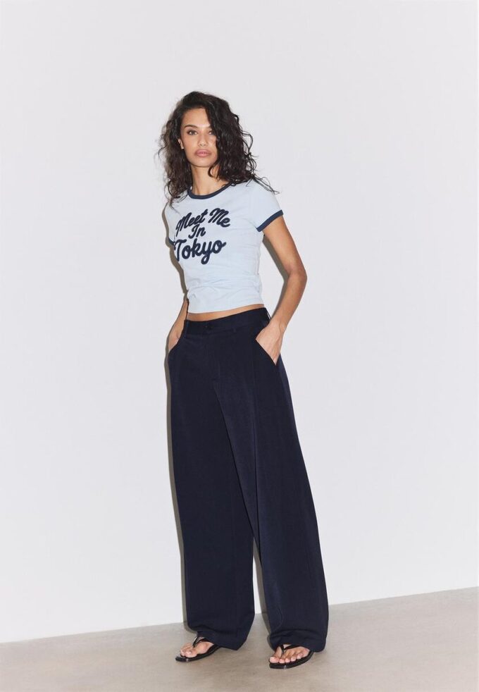 Pantaloni eleganți cu croi drept și pense Pantaloni eleganți cu croi drept și pense